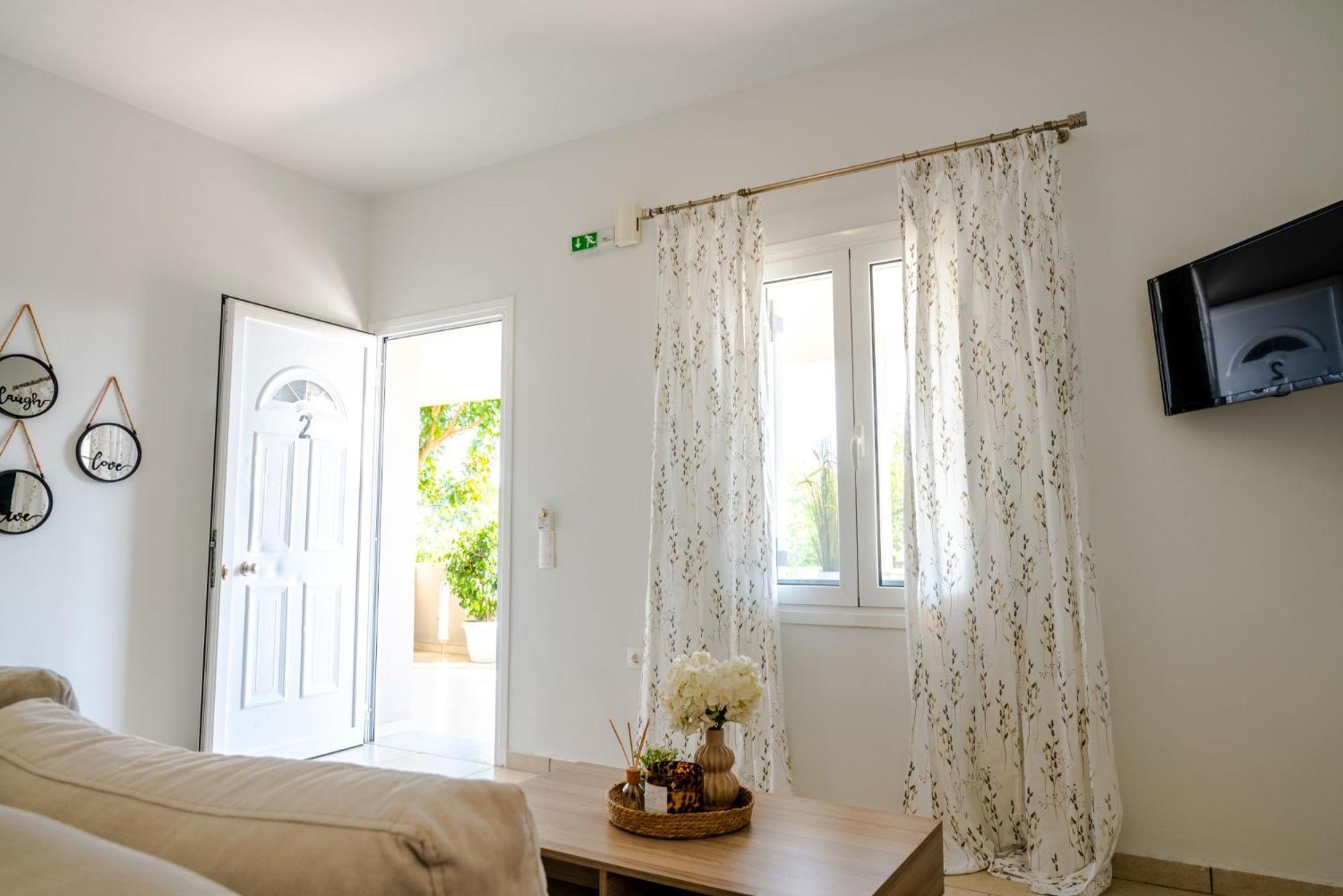 Tesys Studios And Apartments Лаганас Номер фото